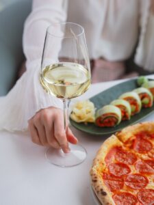 wine, pizza, food-7046276.jpg